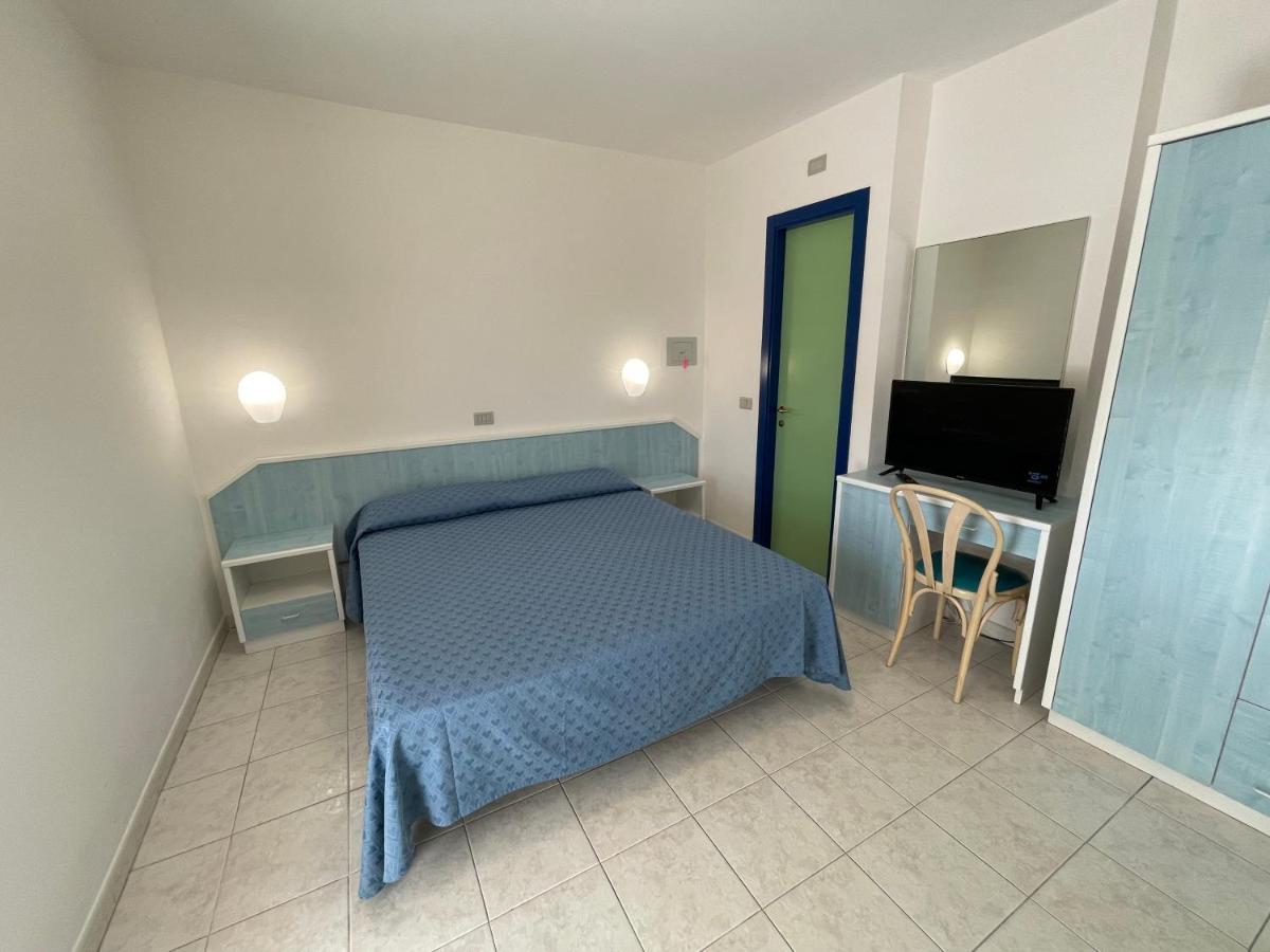 Albergo Desiree Alba Adriatica Buitenkant foto